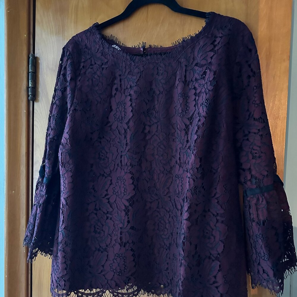 Talbot wine colored lace top with navy detail size XL very good condition